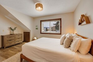Bedroom with queen bed