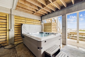 Indoor spa tub