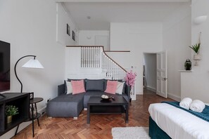 Living Room / Lounge