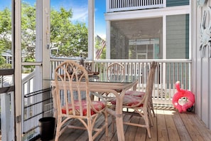 Outdoor Dining on Screen Porch