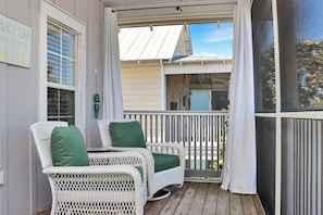 Top Floor Screened Deck with Seating