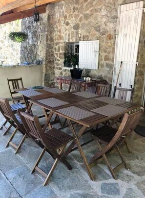 Outdoor dining