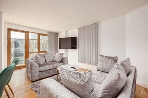 Living Room / Lounge