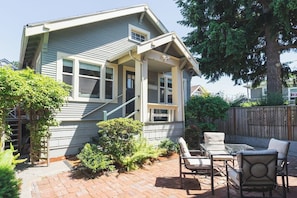 Welcome to the Queen Anne Cottage ~ a small carriage house behind the main house.