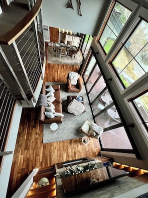 Main house: living & dining areas