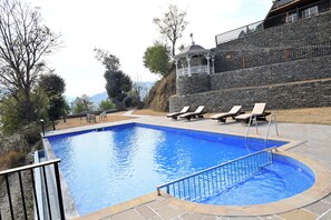 Infinity pool