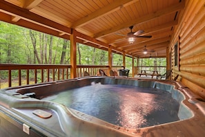 Hot Tub, Tub, Indoors, Appliance, Ceiling Fan