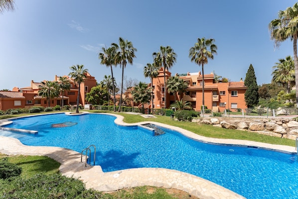 Swimming pool
