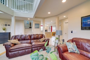 Living Room | 1st Floor | Free WiFi