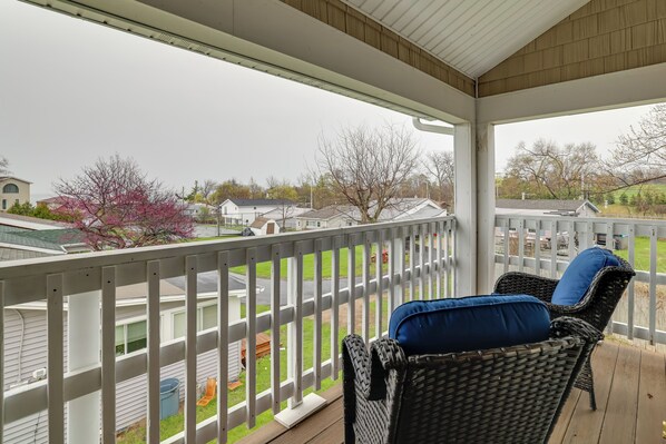 Lake View Vacation Rental | 2BR | 3.5BA | Step-Free Entry | 2,000 Sq Ft