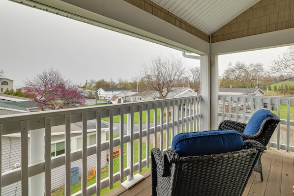 Lake View Vacation Rental | 2BR | 3.5BA | Step-Free Entry | 2,000 Sq Ft