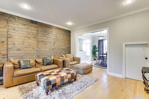 Dallas Vacation Rental | 3BR | 2BA | 1,900 Sq Ft | 2 Steps Required