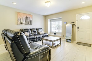 Living Room | Smart TV | Free WiFi