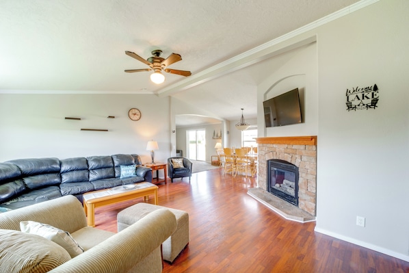 Coulee City Vacation Rental | 3BR | 1BA | 3 Steps to Enter | 1,500 Sq Ft