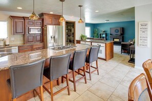 Kitchen | Main Level | Coffee Maker | Dishwasher | Open Floor Plan
