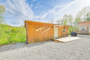 Main Cabin Exterior | Gas Grill