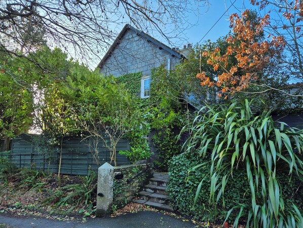 View of Tregarthen Cottage from the parking area.
