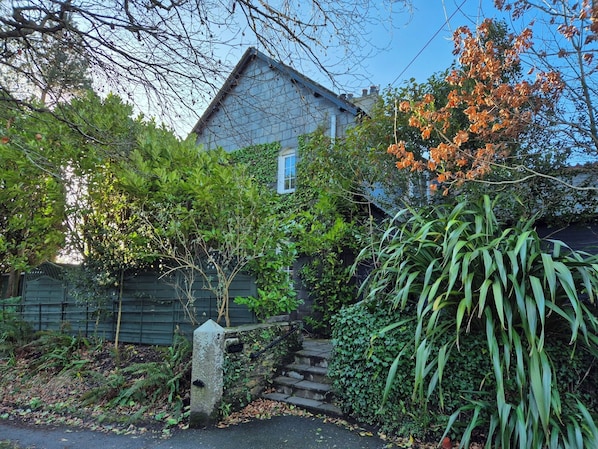 View of Tregarthen Cottage from the parking area.