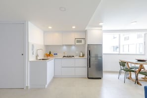 really enjoy whipping up a quick bite before heading out to the beach or exploring the city! It’s such a great way to fuel up and get ready for the day ahead.