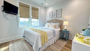Guest bedroom on 3rd floor. Queen bed, ensuite full bathroom and smart tv.