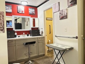 Spacious Bedroom w/King Bed, Alexa Assistant, 60in Smart TV w/Private Bath.