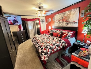 Spacious Bedroom w/King Bed, Alexa Assistant, 60in Smart TV w/Private Bath.
