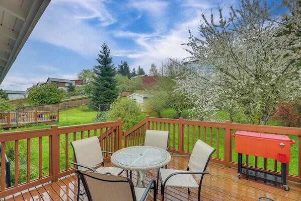 Seattle Vacation Rental | 5BR | 3BA | Stairs Required | 1,800 Sq Ft