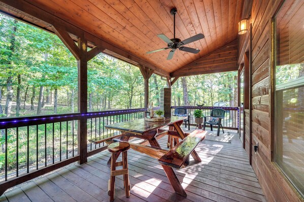 Broken Bow Vacation Rental | 3BR | 2BA | 1,400 Sq Ft | 2 Steps to Enter