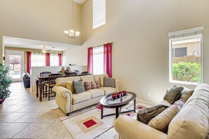 Sitting Area | 1st Floor