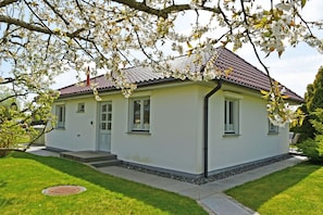 Ferienhaus mit Sauna u. Terrasse im Zentrum von Rügen