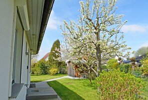 Ferienhaus mit Sauna u. Terrasse im Zentrum von Rügen