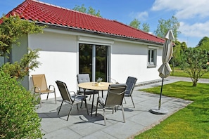 Ferienhaus mit Sauna u. Terrasse im Zentrum von Rügen