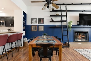 Contemporary dining space for 6, plus bar seating for 4