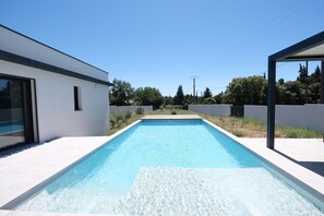 Holiday rental CHÂTEAUNEUF-DE-GADAGNE villa for rent private pool