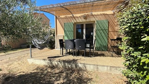 Holiday rental MOURIÈS cottage for rent 6 people terrace