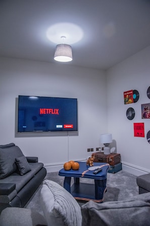 Living Room / Lounge