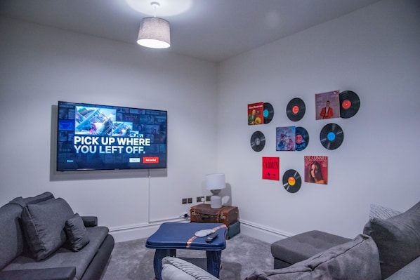 Living Room / Lounge