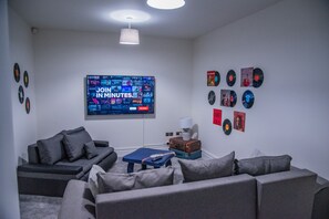 Living Room / Lounge