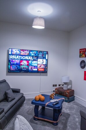 Living Room / Lounge