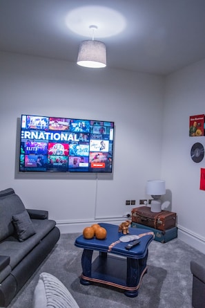 Living Room / Lounge