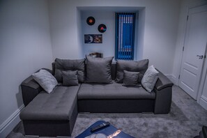 Living Room / Lounge