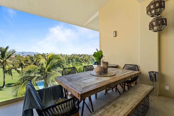 Outdoor dining