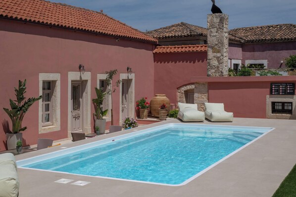 An aqua paradise in a prime location to explore Crete
