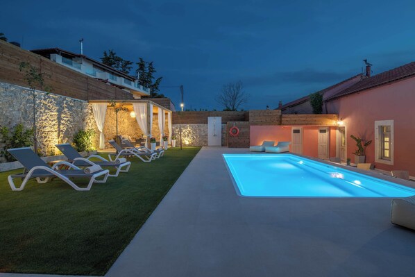 Exterior shared pool