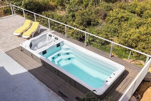 Bain à remous extérieur