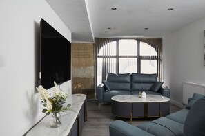 Living Room / Lounge