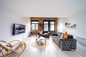 Living Room / Lounge