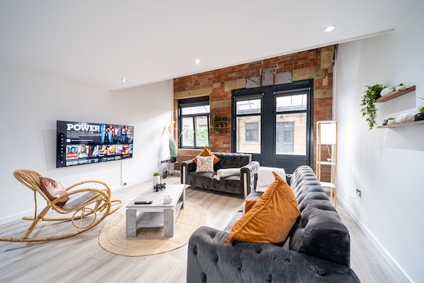 Living Room / Lounge
