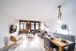 Living Room / Lounge