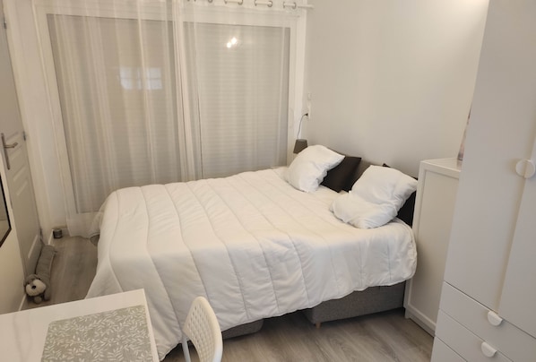 canapé lit en 140 . draps fournis